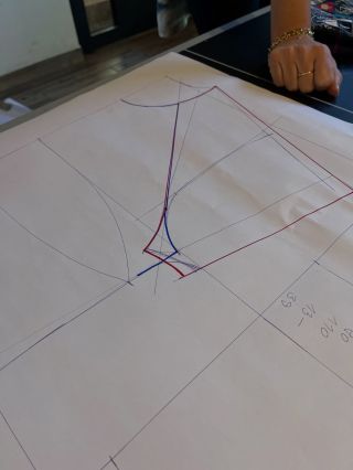 Modeluje se raglán, konstruuje límeček a v kurzu je i princes modelace. #sijemeustepana #sijemehrave